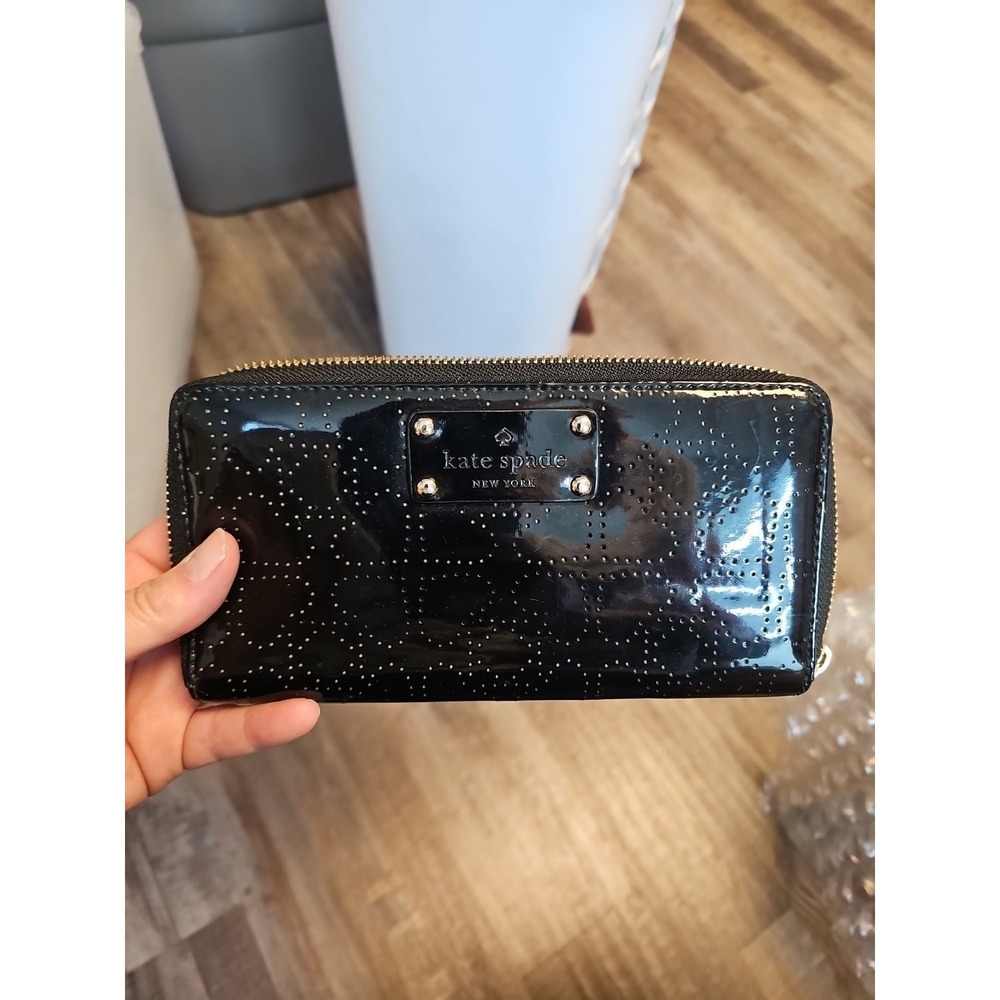 Kate Spade Neda Metro Spade Zip Around Wallet - Black Patent with Heart‎ Detail